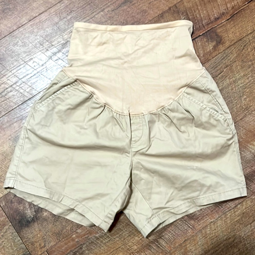Old Navy Maternity Chino Shorts, Size 6, Khaki Color